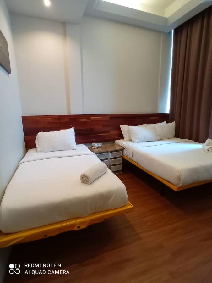 The Riverbank Hotel Kuantan Exterior photo