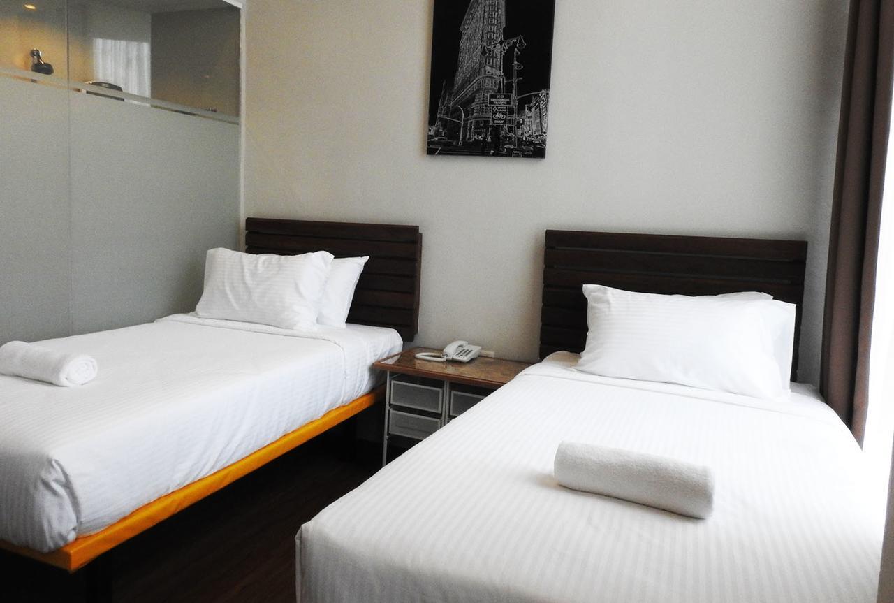 The Riverbank Hotel Kuantan Exterior photo