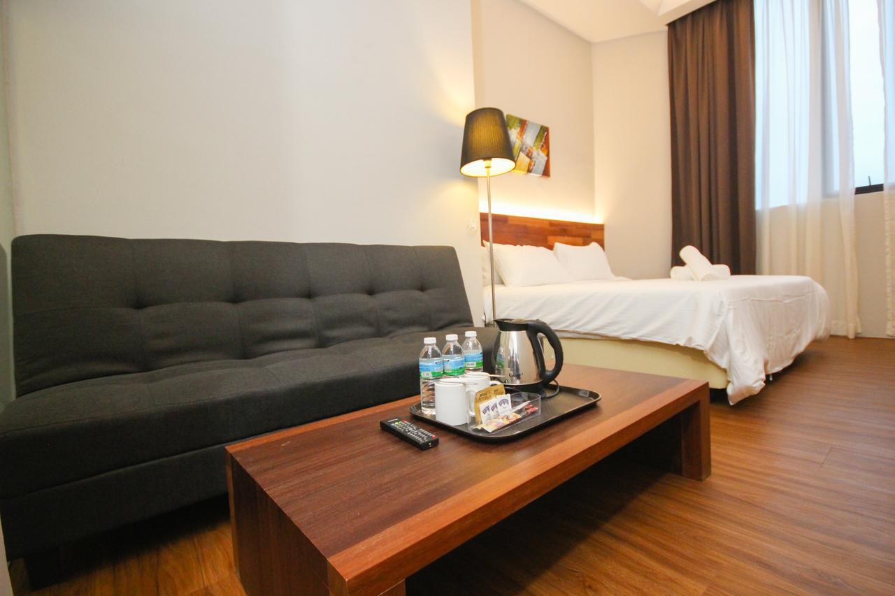 The Riverbank Hotel Kuantan Exterior photo